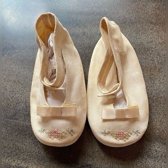 Vintage Baby Girl Shoes Cream Corduroy Button Bows Embroidered 5” - Picture 1 of 4